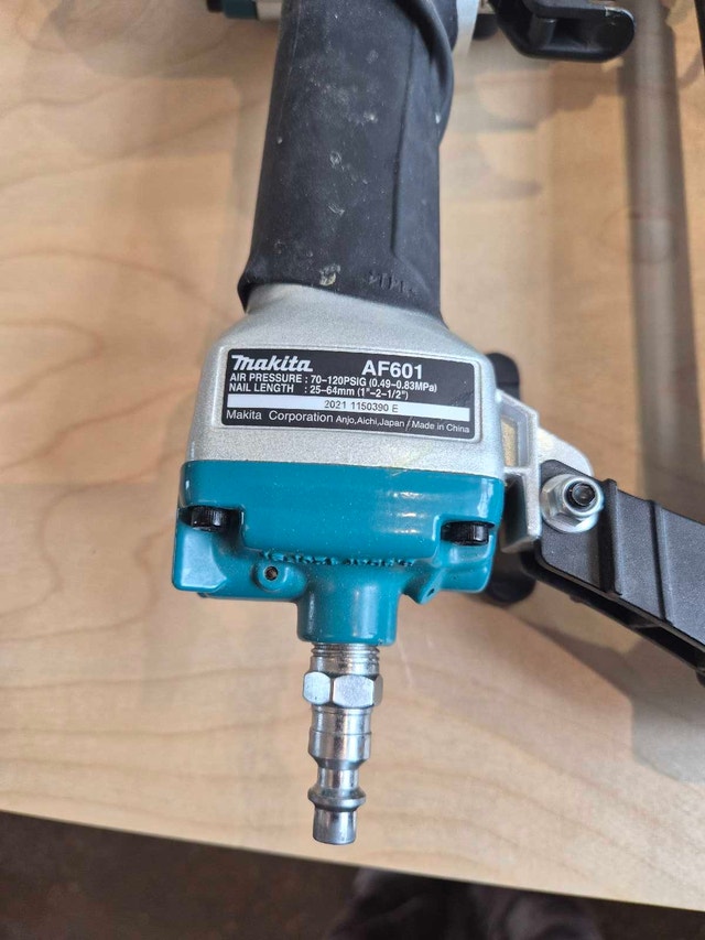 Makita 16ga Brad nailer - photo 3