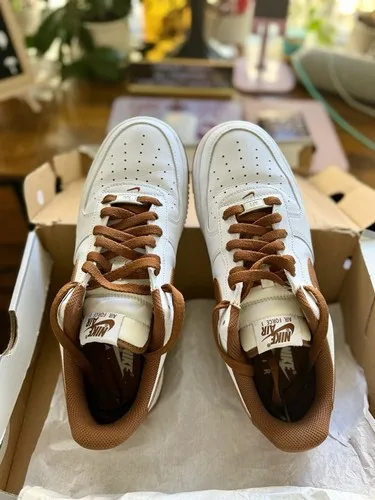 Nike Air Force 1 ’07 in White/Pecan (DH7561-100)