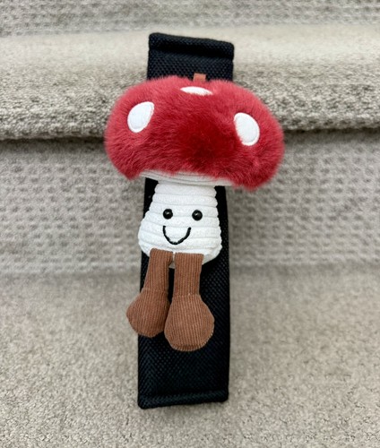Jellycat-inspired Seatbelt Shoulder Pad - photo 2