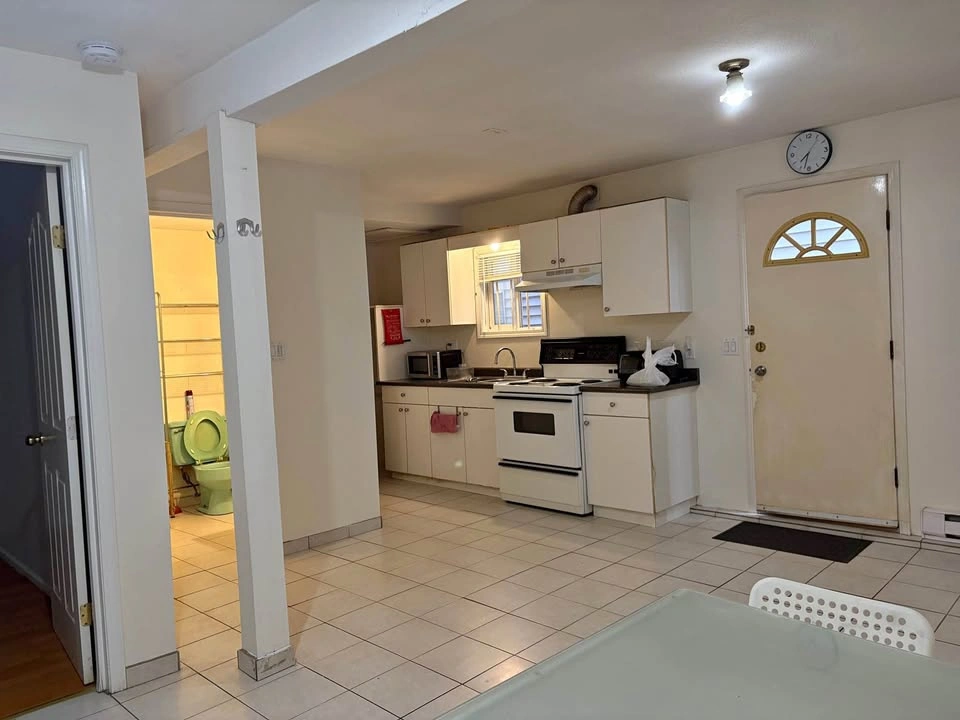 Private ground floor 2-bedroom suite near Main St
