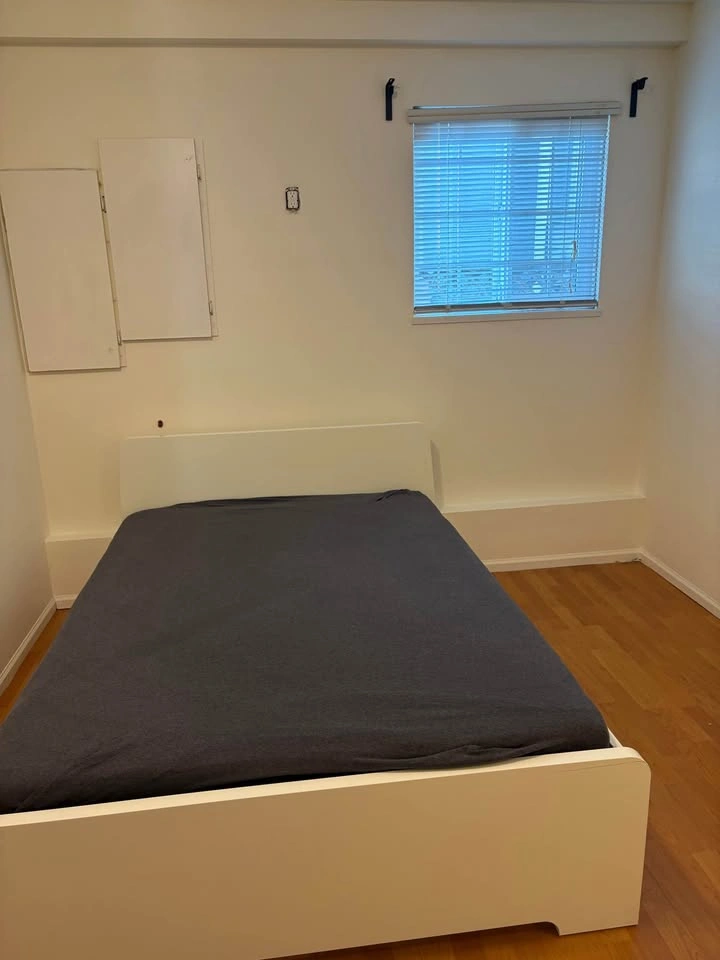 Private ground floor 2-bedroom suite near Main St - photo 2