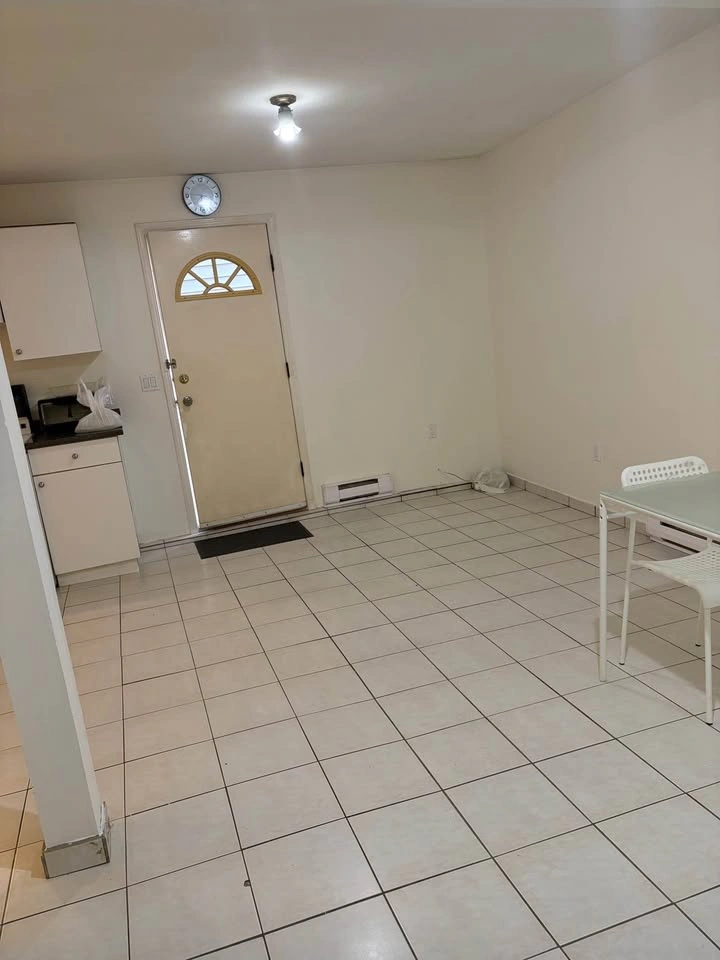 Private ground floor 2-bedroom suite near Main St - photo 3