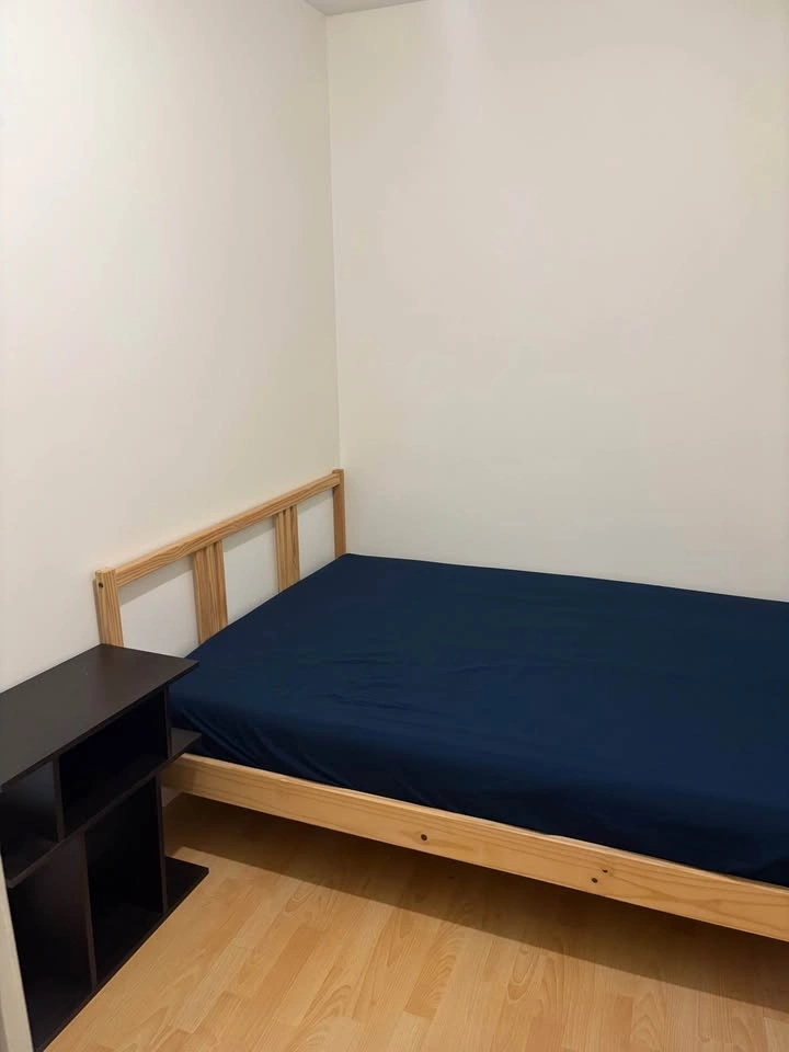 Private ground floor 2-bedroom suite near Main St - photo 5