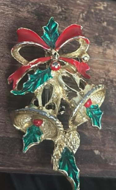 Vintage Christmas Bell Pin and Brooch Set - $15 - Cochrane - photo 4