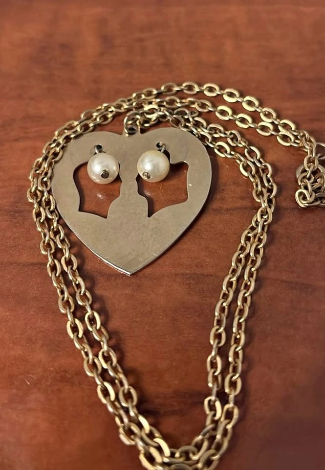 Gold-Toned Vintage Heart Pendant Necklace with Pearl Accents