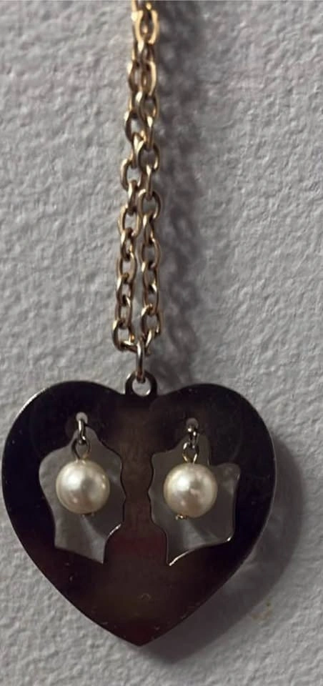 Gold-Toned Vintage Heart Pendant Necklace with Pearl Accents - photo 3