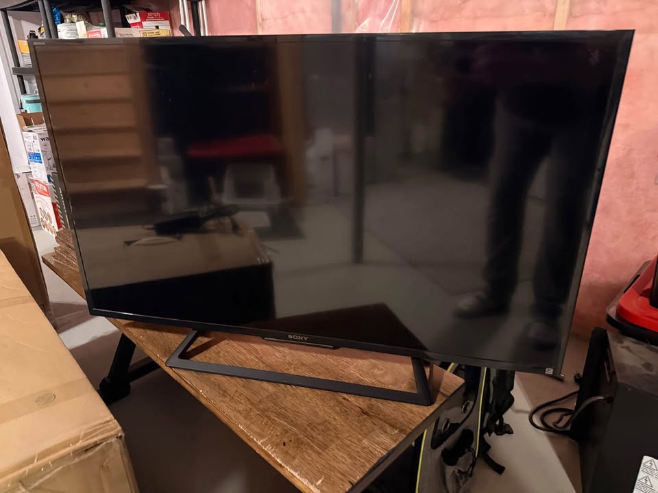 Sony 40” TV - photo 2
