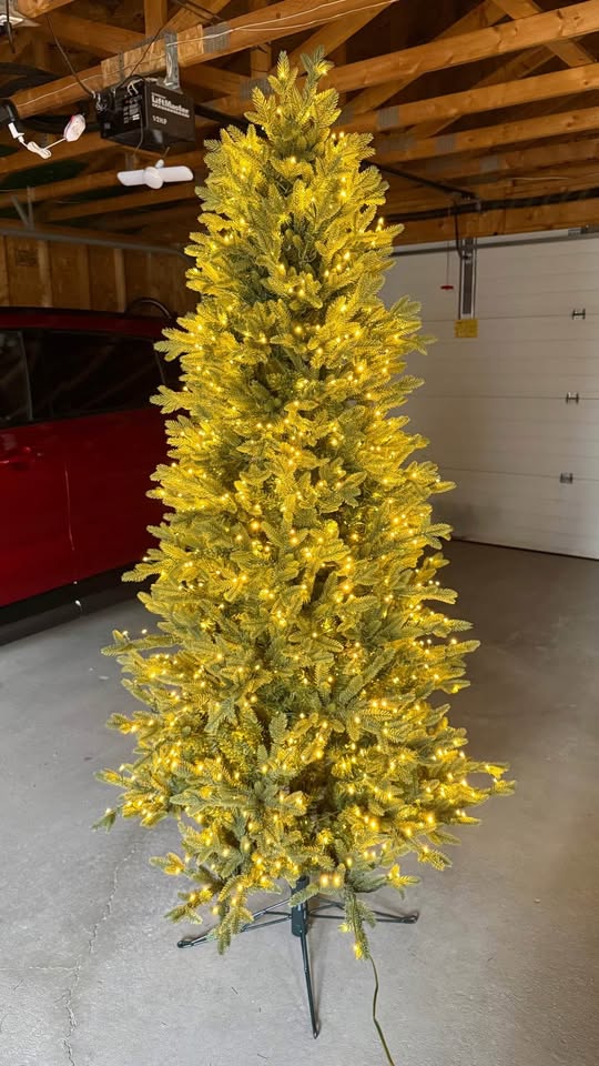 6.5 foot Christmas Tree - photo 3