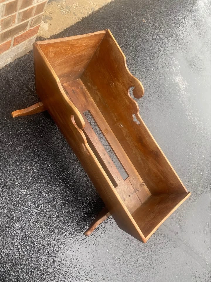 Wood baby Cradle (great Halloween prop) - photo 2