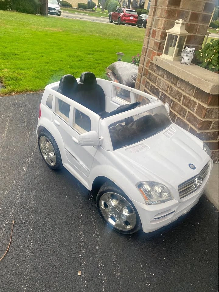 6V Mercedes-Benz SUV Powered Ride-On Toy Car