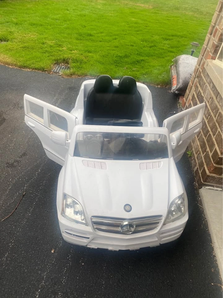 6V Mercedes-Benz SUV Powered Ride-On Toy Car - photo 2