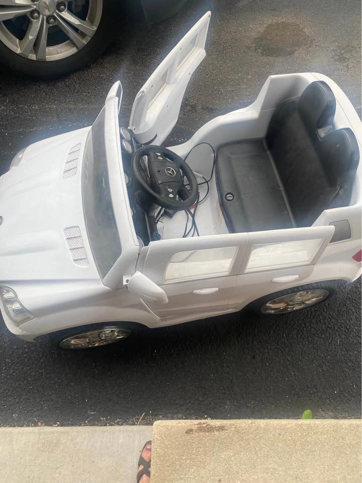 6V Mercedes-Benz SUV Powered Ride-On Toy Car - photo 3
