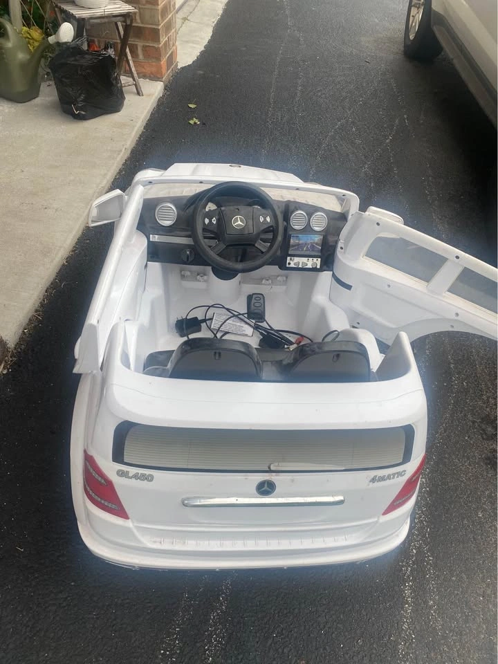 6V Mercedes-Benz SUV Powered Ride-On Toy Car - photo 4