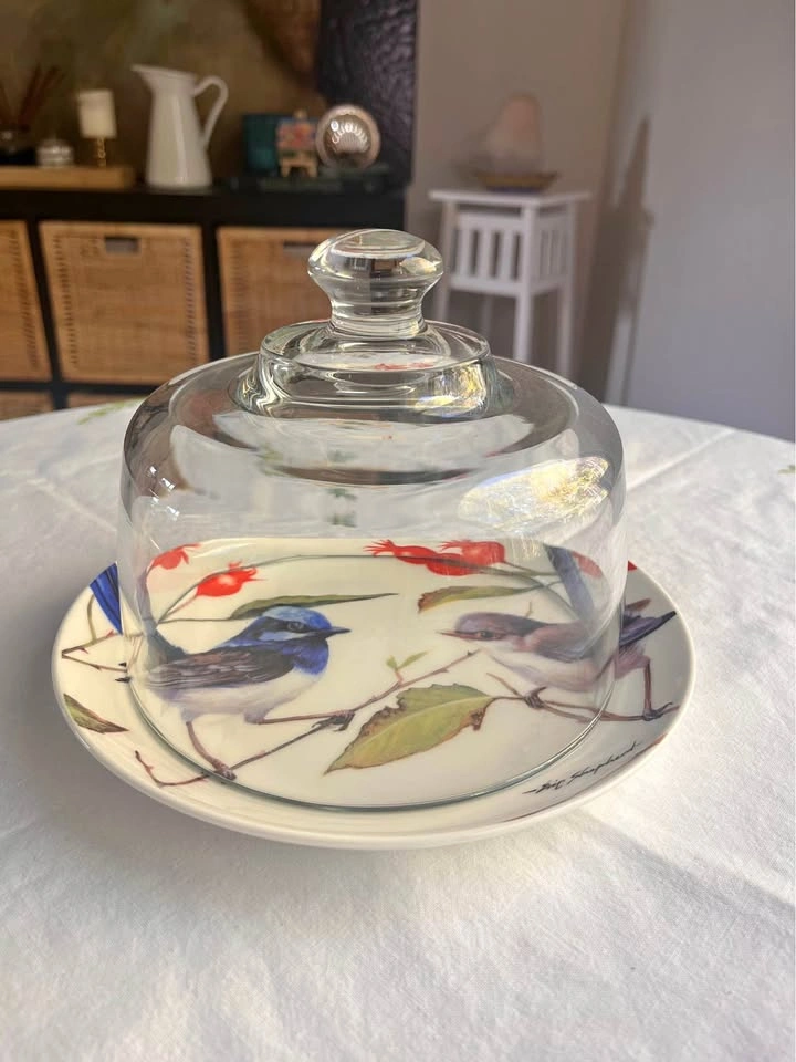 Maxwell & Williams Birds of Australia Plate with Glass Dome