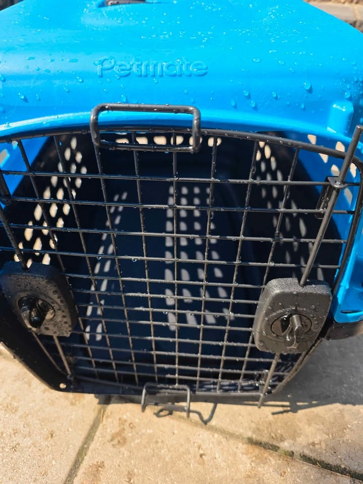 24" pet carrier and high sided corner litter box - photo 2