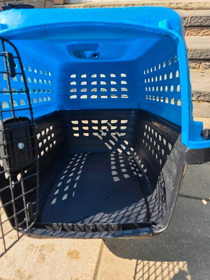 24" pet carrier and high sided corner litter box - photo 3