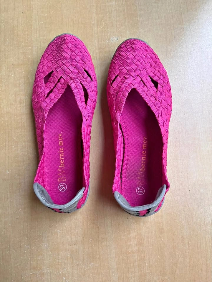 👟 Bernie Mev Women’s Woven Slip-On Shoes — Hot Pink