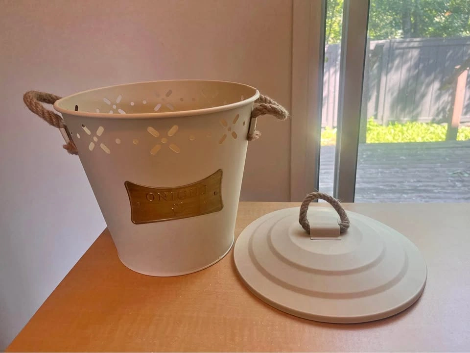 Farmhouse Onion Storage Bucket with Lid - Cream Metal Canister