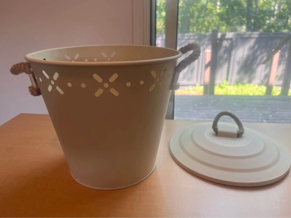 Farmhouse Onion Storage Bucket with Lid - Cream Metal Canister - photo 4