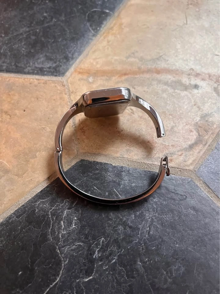 Kimio Ladies Bangle Watch — Minimalist Silver Tone - photo 5
