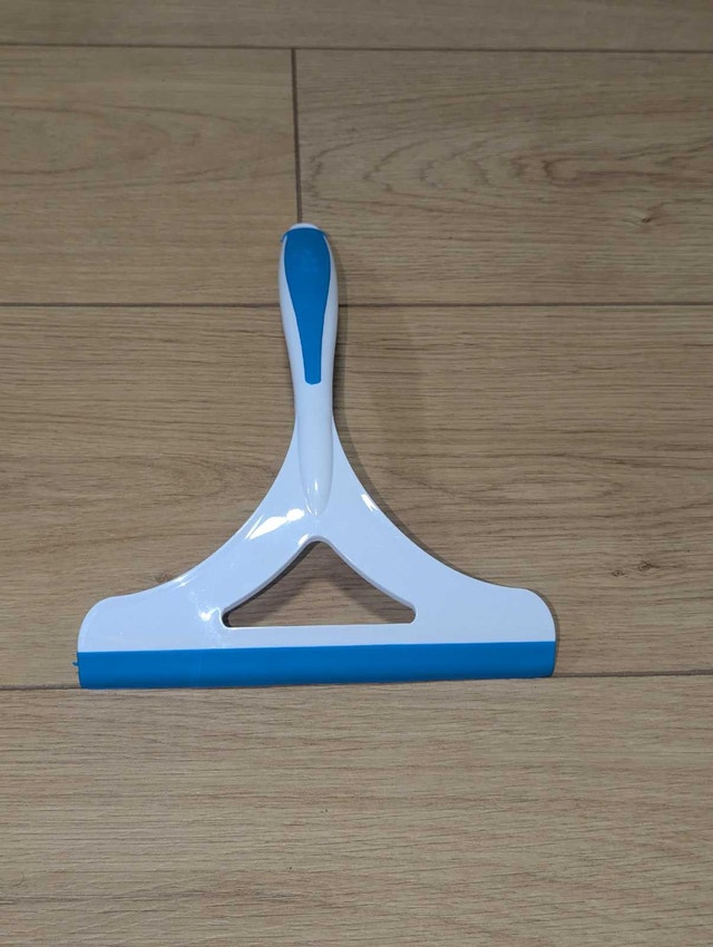 Handheld window/shower squeegee