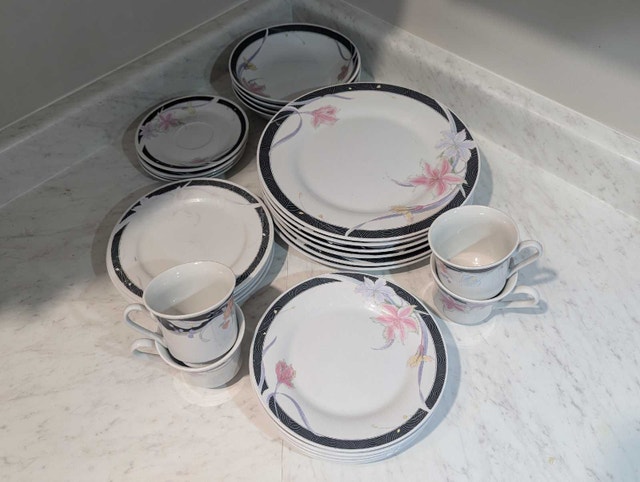 Dinnerware Set
