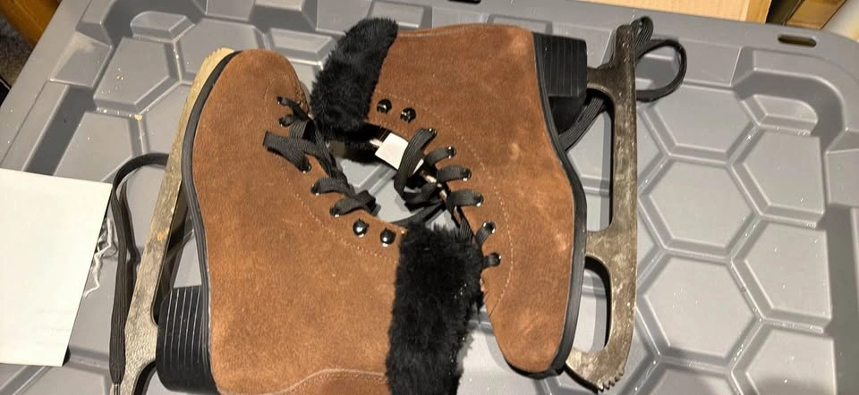 Vintage Brown Suede Figure Skates with Faux Fur Trim size 6 Wome - photo 2