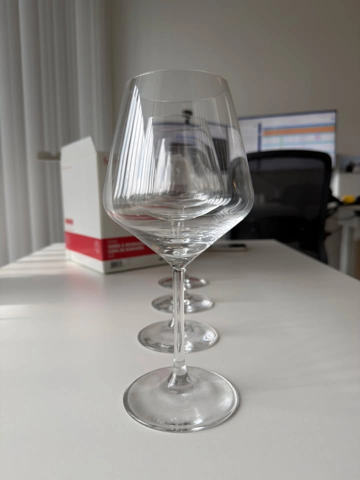 Set of 4 Spiegelau Burgundy Glasses with Box - photo 2