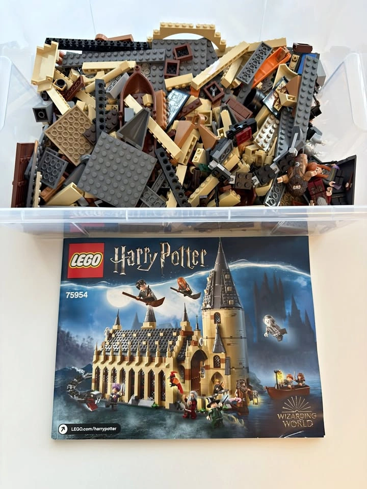 LEGO Harry Potter Hogwarts Great Hall 75954 - Complete, Unbuilt