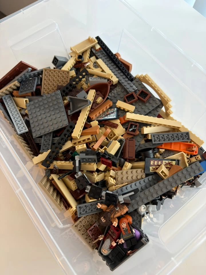LEGO Harry Potter Hogwarts Great Hall 75954 - Complete, Unbuilt - photo 2