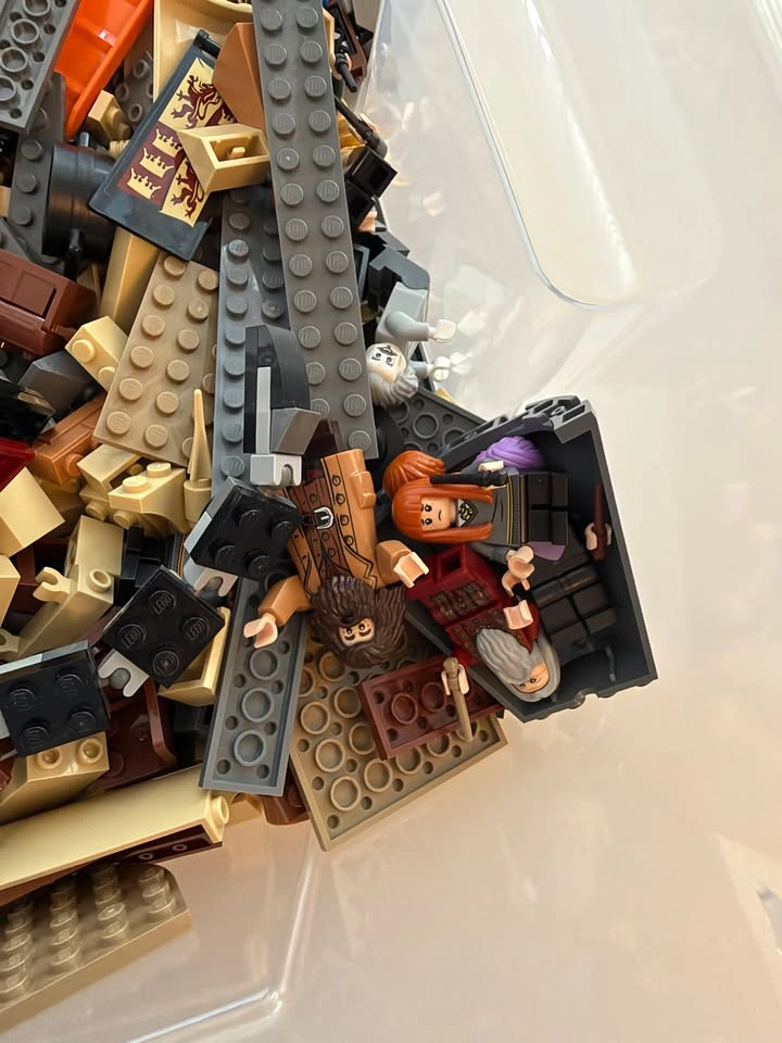 LEGO Harry Potter Hogwarts Great Hall 75954 - Complete, Unbuilt - photo 3