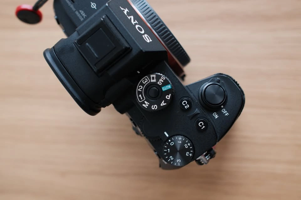 Sony A7R III Full Frame Camera Body with Original Accessories an - photo 2