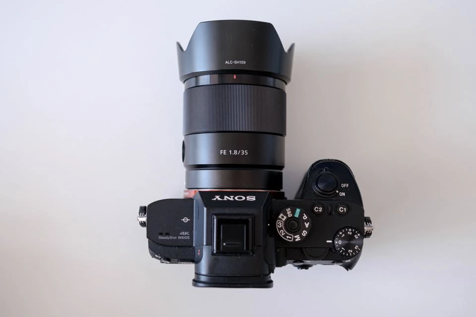 Sony A7R III Full Frame Camera Body with Original Accessories an - photo 3