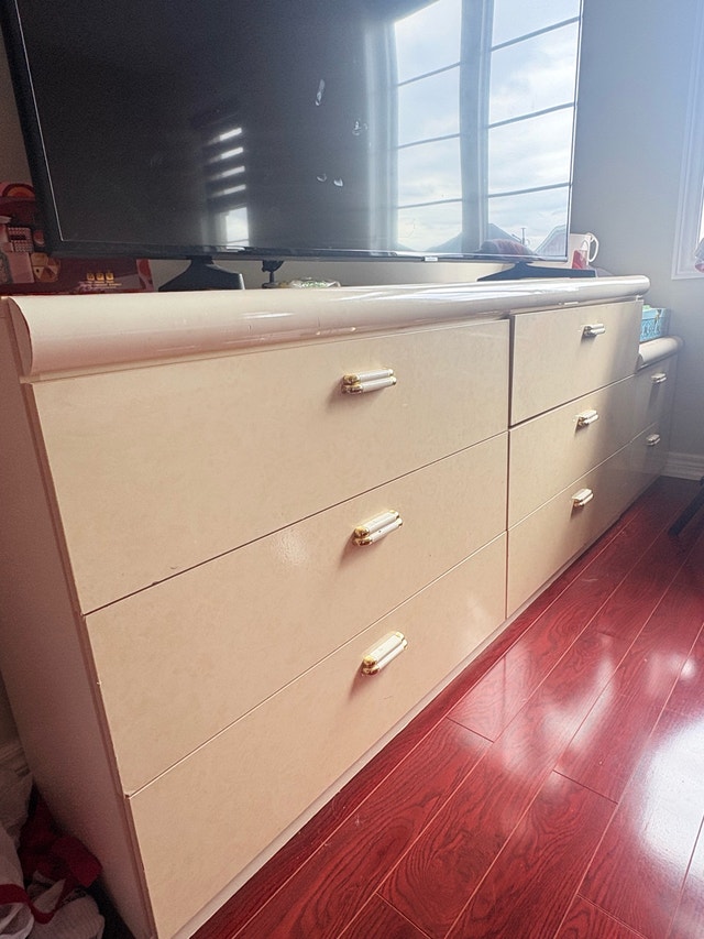 Vintage 6-Drawer Dresser and Nightstand