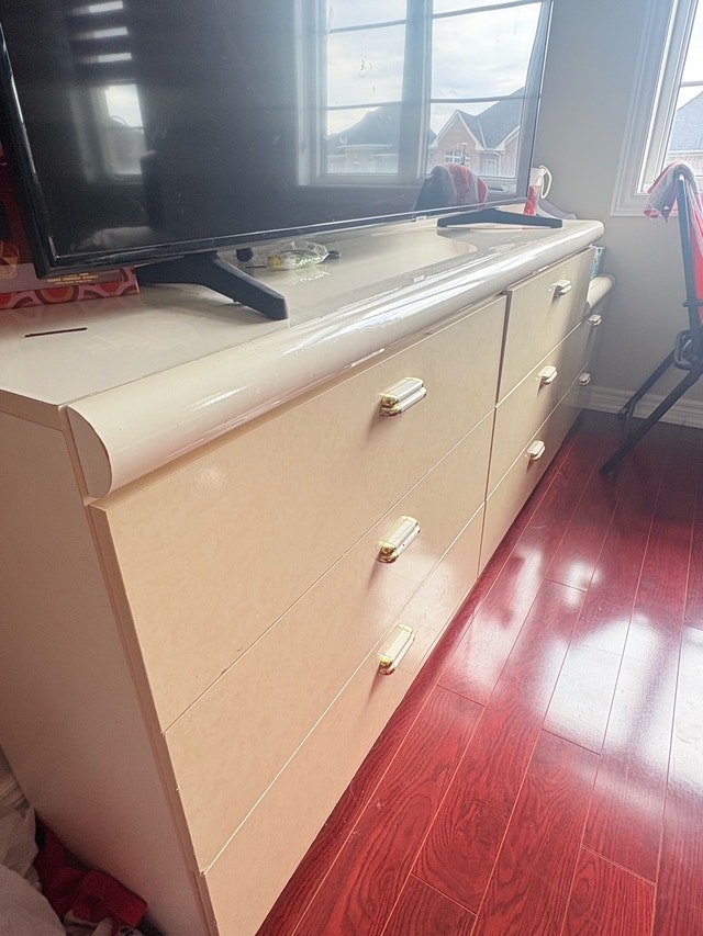 Vintage 6-Drawer Dresser and Nightstand - photo 2