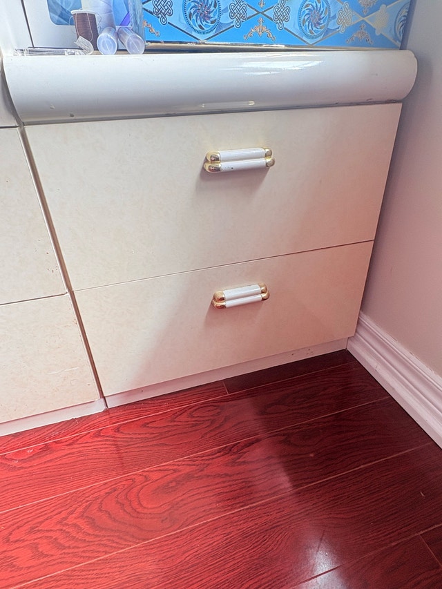 Vintage 6-Drawer Dresser and Nightstand - photo 4