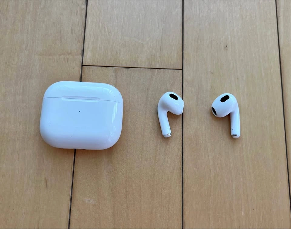 AirPods 3 DAMAGED