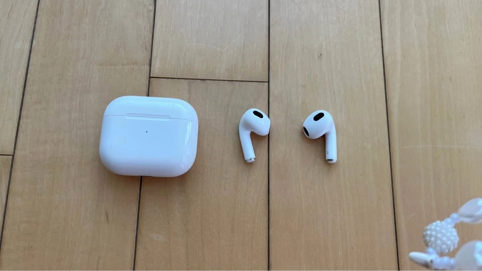 AirPods 3 DAMAGED - photo 3