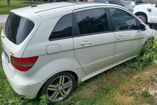 Mercedes B200 - photo 3