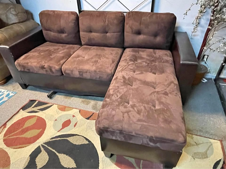 floor sample sale sectional