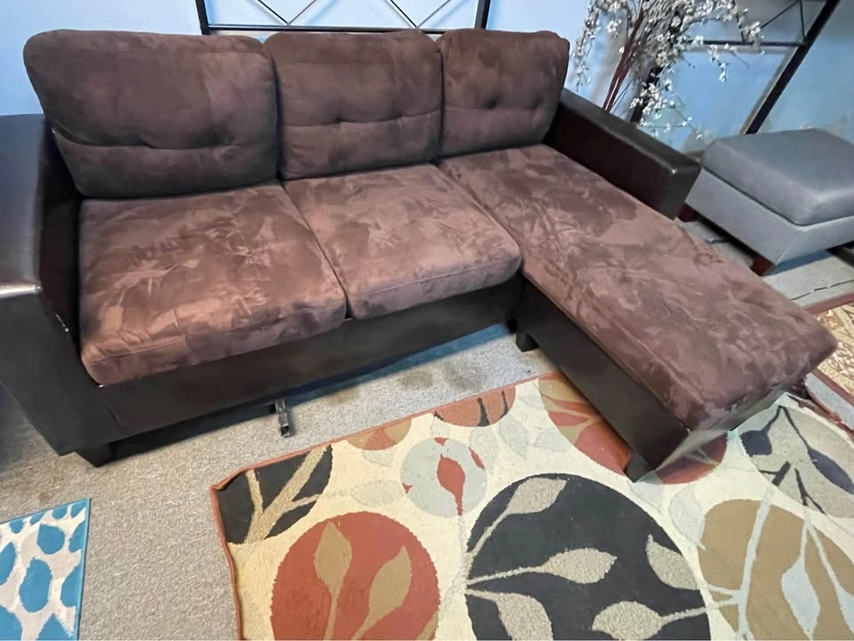 floor sample sale sectional - photo 2