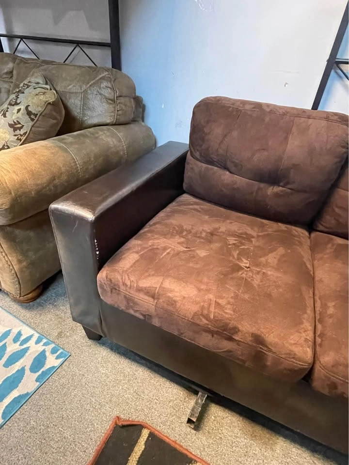 floor sample sale sectional - photo 3