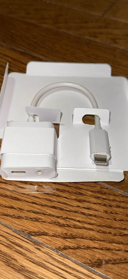 Belkin RockStar 3.5mm Audio + USB-C Charge Adapter