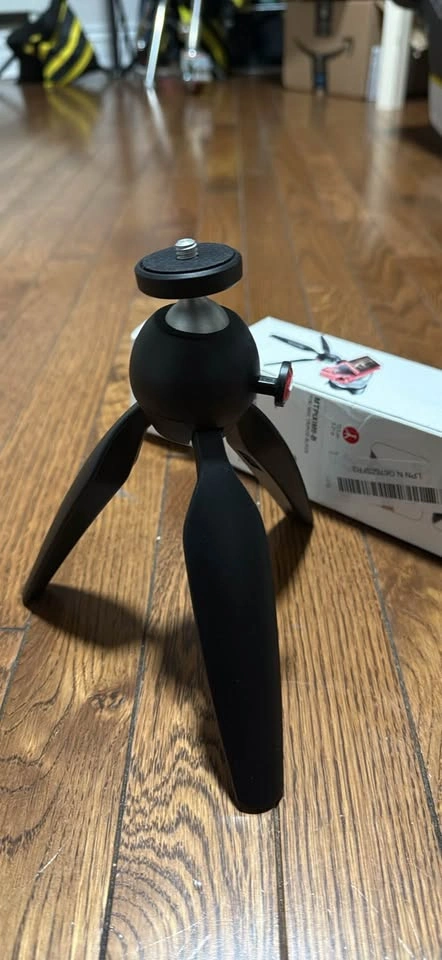 Manfrotto MTPIXIMII-B PIXI Mini Tripod with Handgrip - photo 5