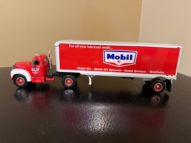 Mobil Mack Model Truck
