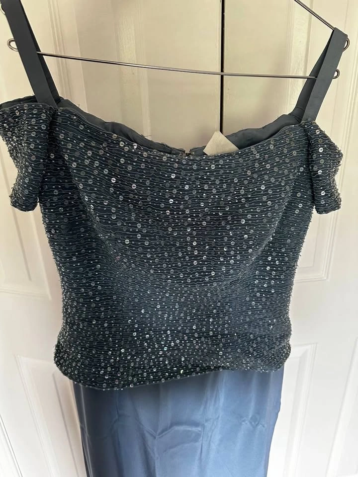 Elegant Blue Sequin & Satin Evening Gown – Size 10 - photo 3