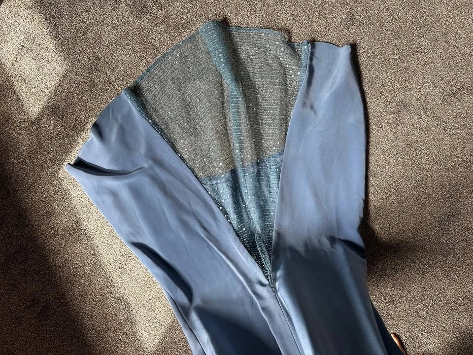 Elegant Blue Sequin & Satin Evening Gown – Size 10 - photo 4