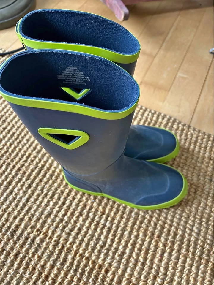 PRIME II Navy Green Rain Boots Size 4