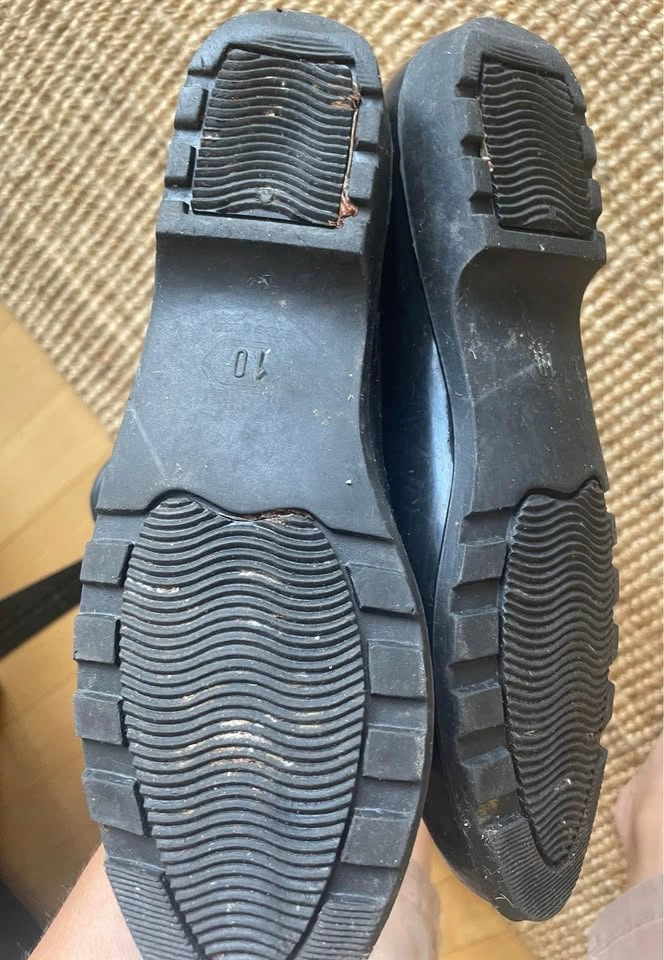 Woman’s size 10 rubber rain boots, excellent condition - photo 2