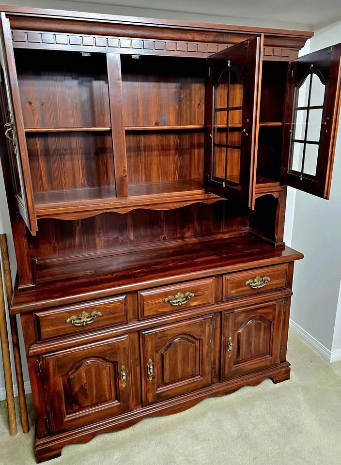 Buffet & Hutch, kitchen/dining cabinet, serving cabinet
